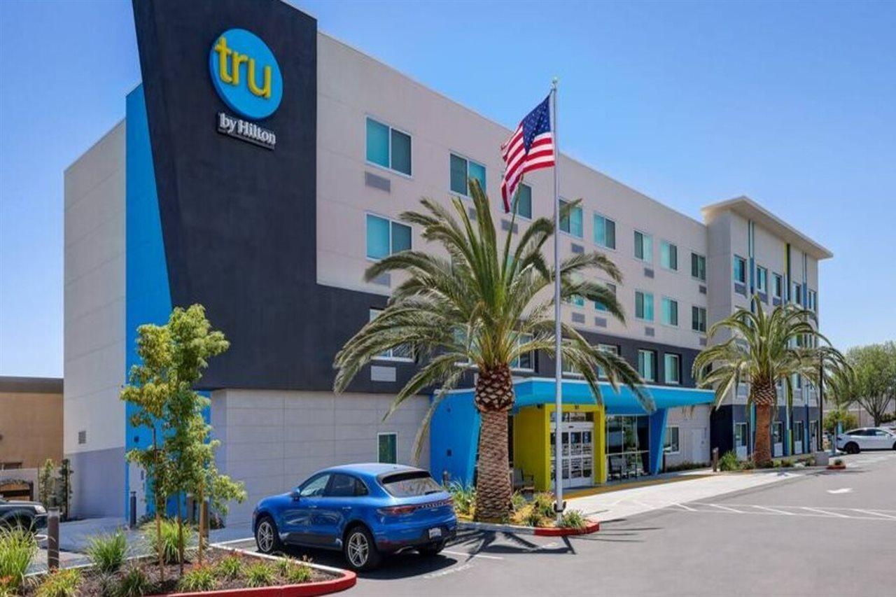 Tru By Hilton Hotel